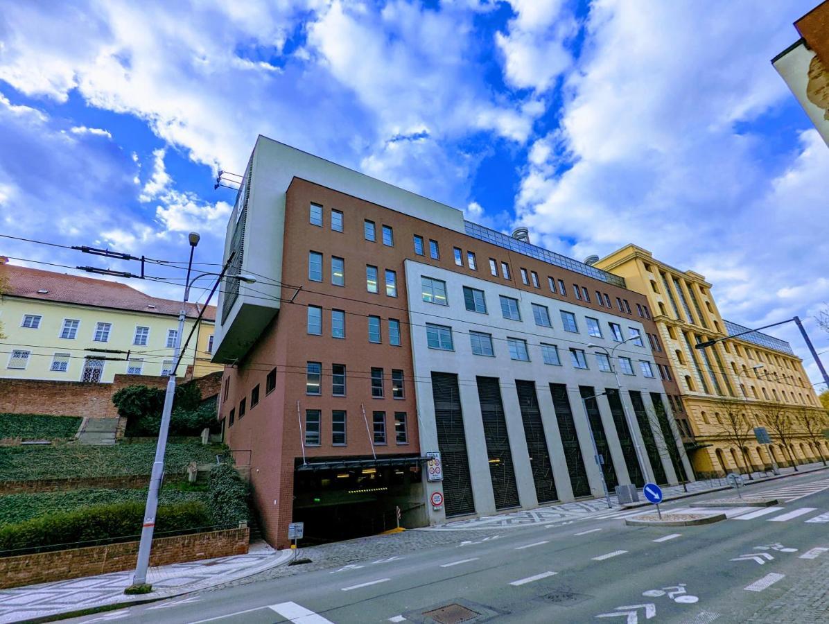 Boromeum Residence ฮราเดตสคราโลเว ภายนอก รูปภาพ